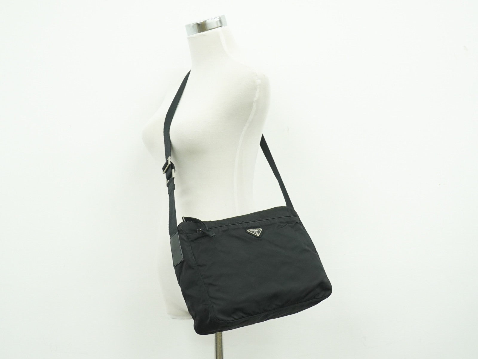 Prada Front Zip Messenger Bag Tessuto Black Nylon Shoulder Bag Bag