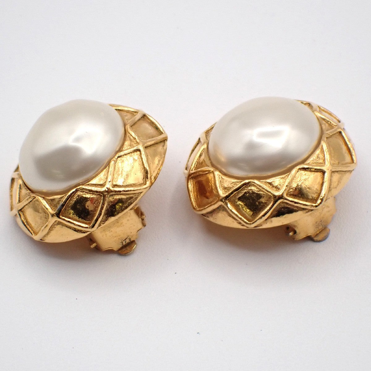 Chanel Vintage Round Clip-On Earrings Metal With Faux Pearl Gold Gold_Plated Earrings Jewelry