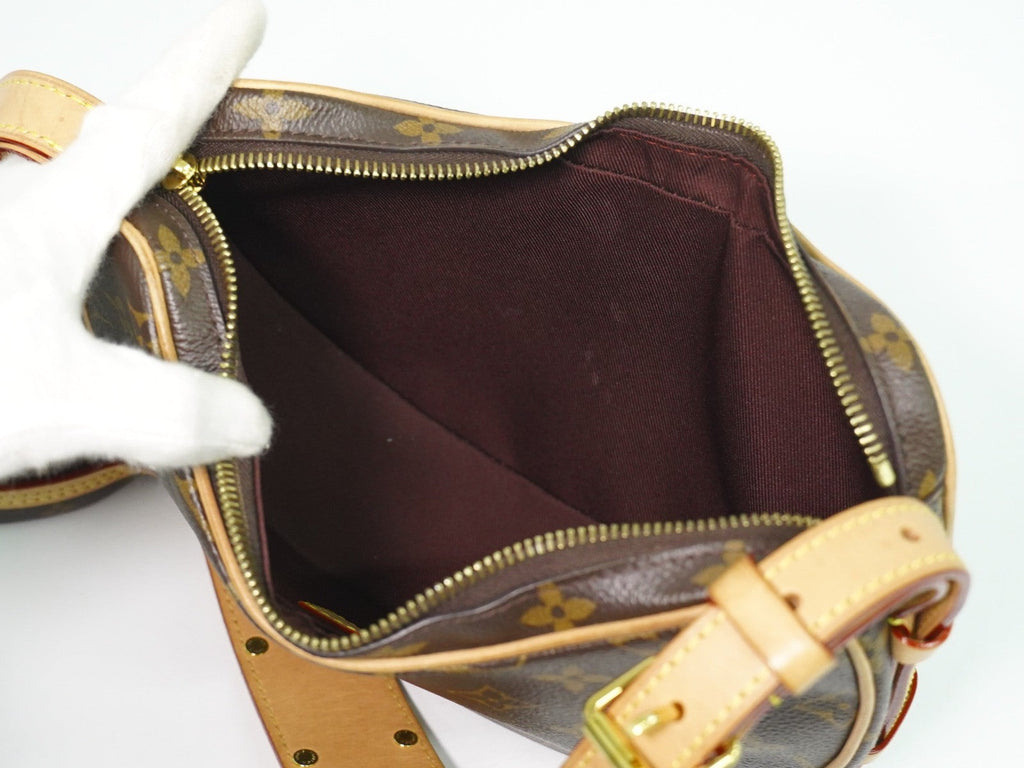 Louis Vuitton Croissant Handbag Monogram Canvas Brown Canvas Shoulder Bag
