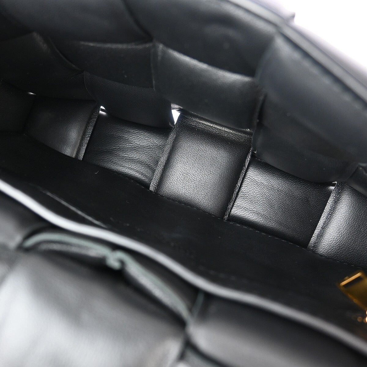 Bottega Veneta Cassette Chain Crossbody Bag Padded Maxi Intrecciato Leather Black Leather Shoulder Bag Bag