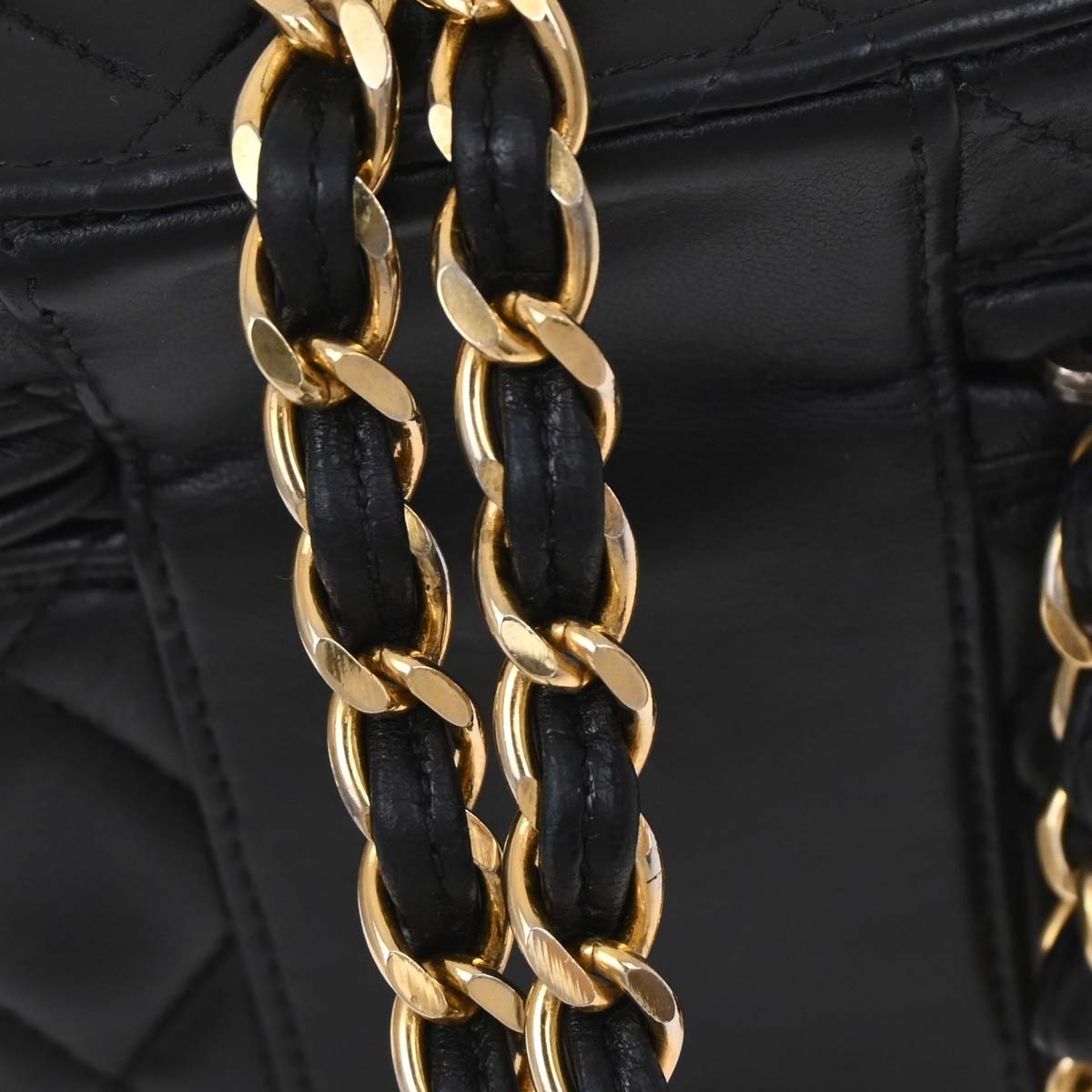 Chanel Vintage Box Zip Tassel Bag Quilted Lambskin Black Leather Shoulder Bag Bag