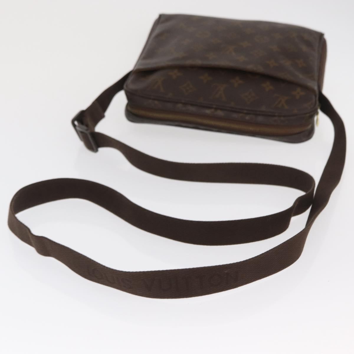 Louis Vuitton Trotteur Beaubourg Handbag Monogram Canvas Brown Canvas Shoulder Bag