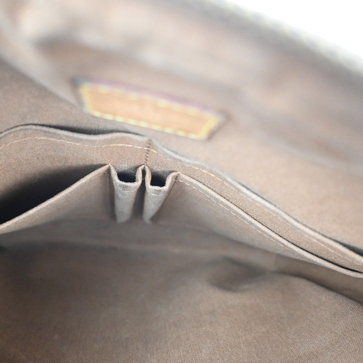 Louis Vuitton Trotteur Beaubourg Handbag Monogram Canvas Brown Canvas Shoulder Bag