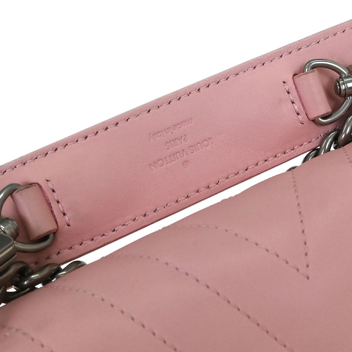 Louis Vuitton New Wave Chain Bag Quilted Leather Pink Leather Shoulder Bag