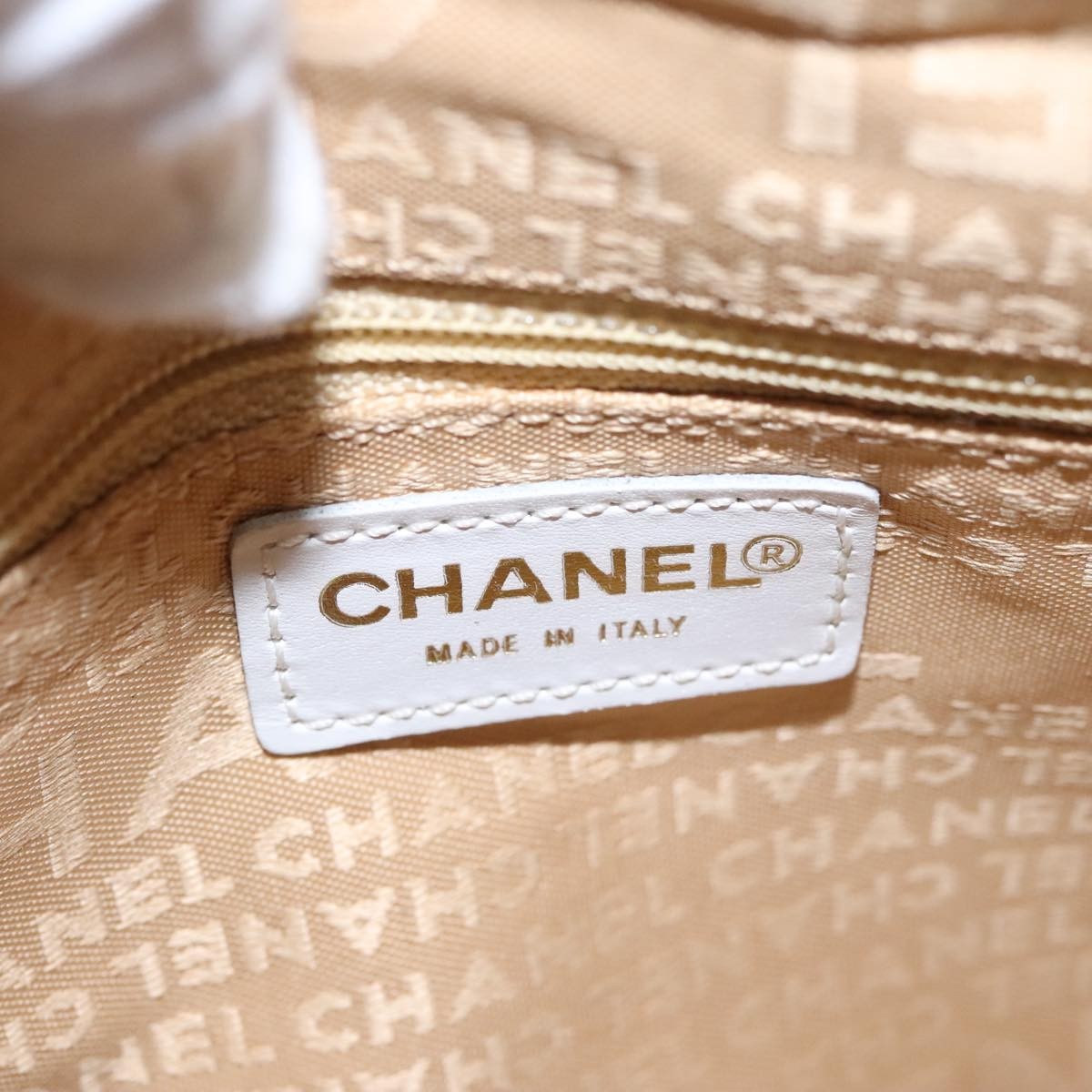 Chanel Chocolate Bar Cc Shoulder Bag Quilted Leather White Leather Shoulder Bag Bag