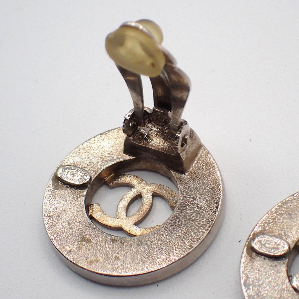 Chanel Cc Cutout Round Clip-On Earrings Metal Silver Metal Earrings Jewelry