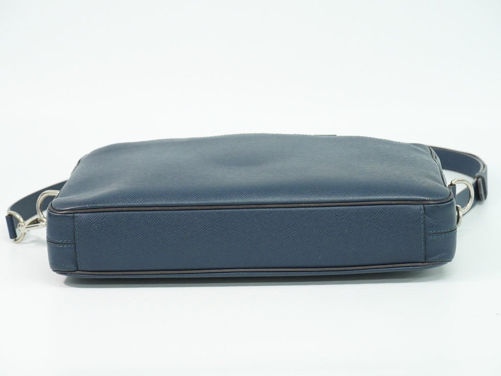 Louis Vuitton Porte-Documents Business Bag Taiga Leather Navy Leather Briefcase Bag