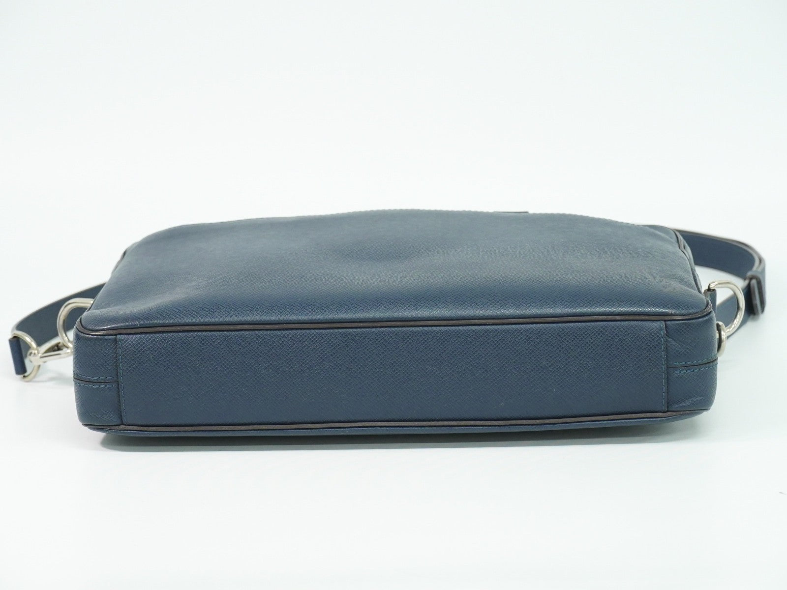Louis Vuitton Porte-Documents Business Bag Taiga Leather Navy Leather Briefcase Bag