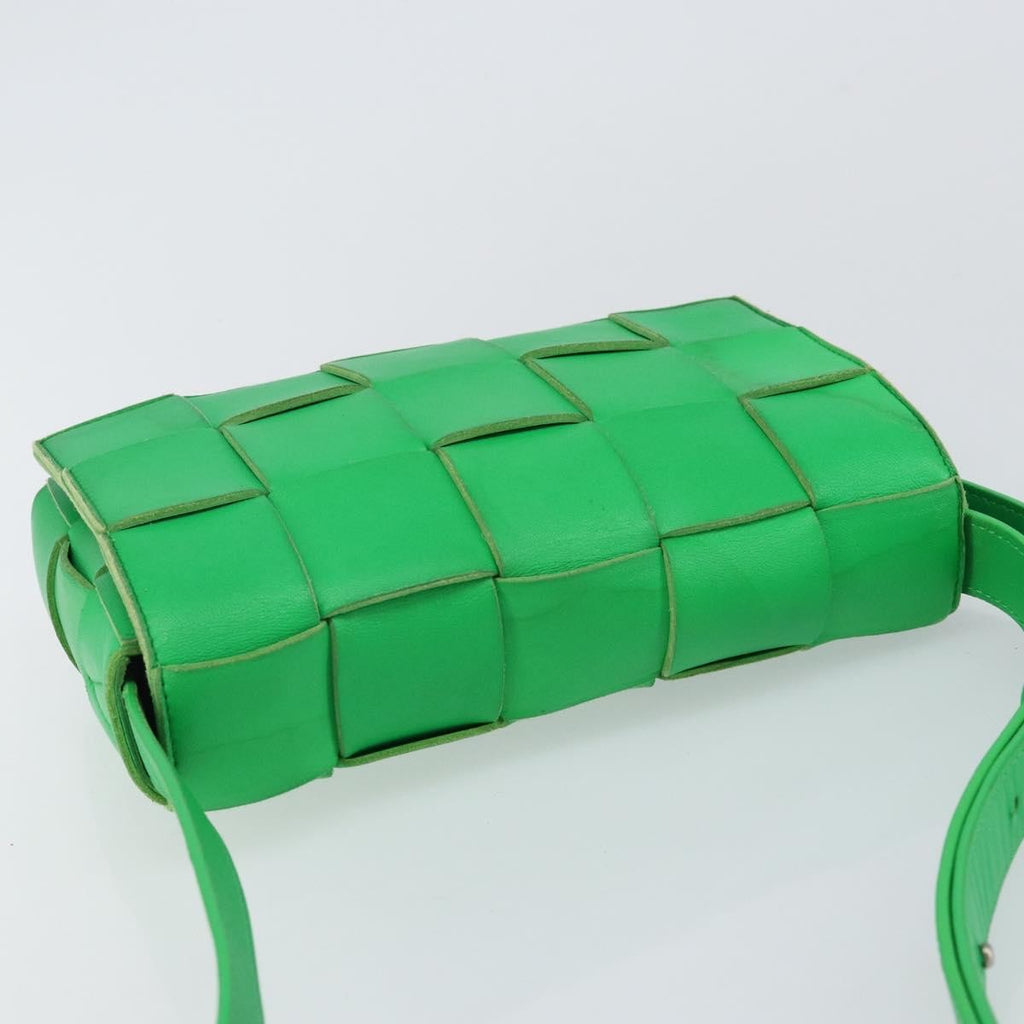 Bottega Veneta Cassette Crossbody Bag Maxi Intrecciato Leather Green Leather Bag