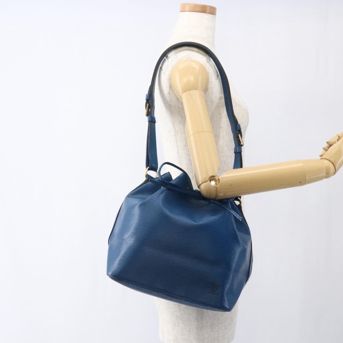 Louis Vuitton Noe Handbag Epi Leather Blue Leather Shoulder Bag