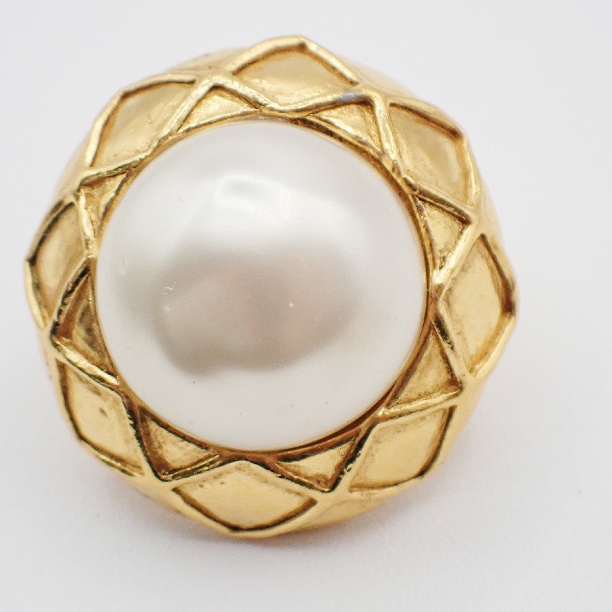 Chanel Vintage Round Clip-On Earrings Metal With Faux Pearl Gold Gold_Plated Earrings Jewelry