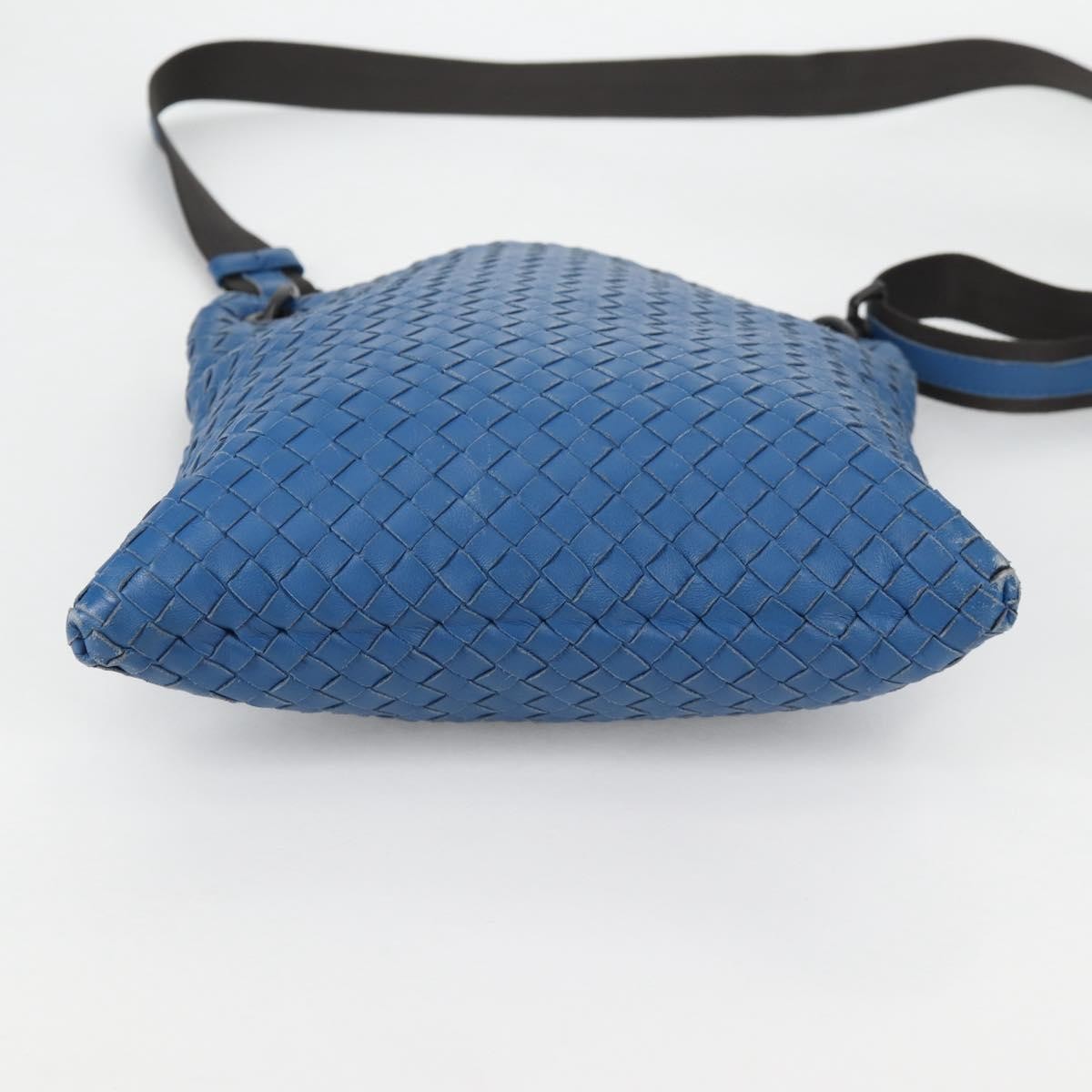 Bottega Veneta Flat Messenger Bag Intrecciato Nappa Blue Leather Shoulder Bag Bag