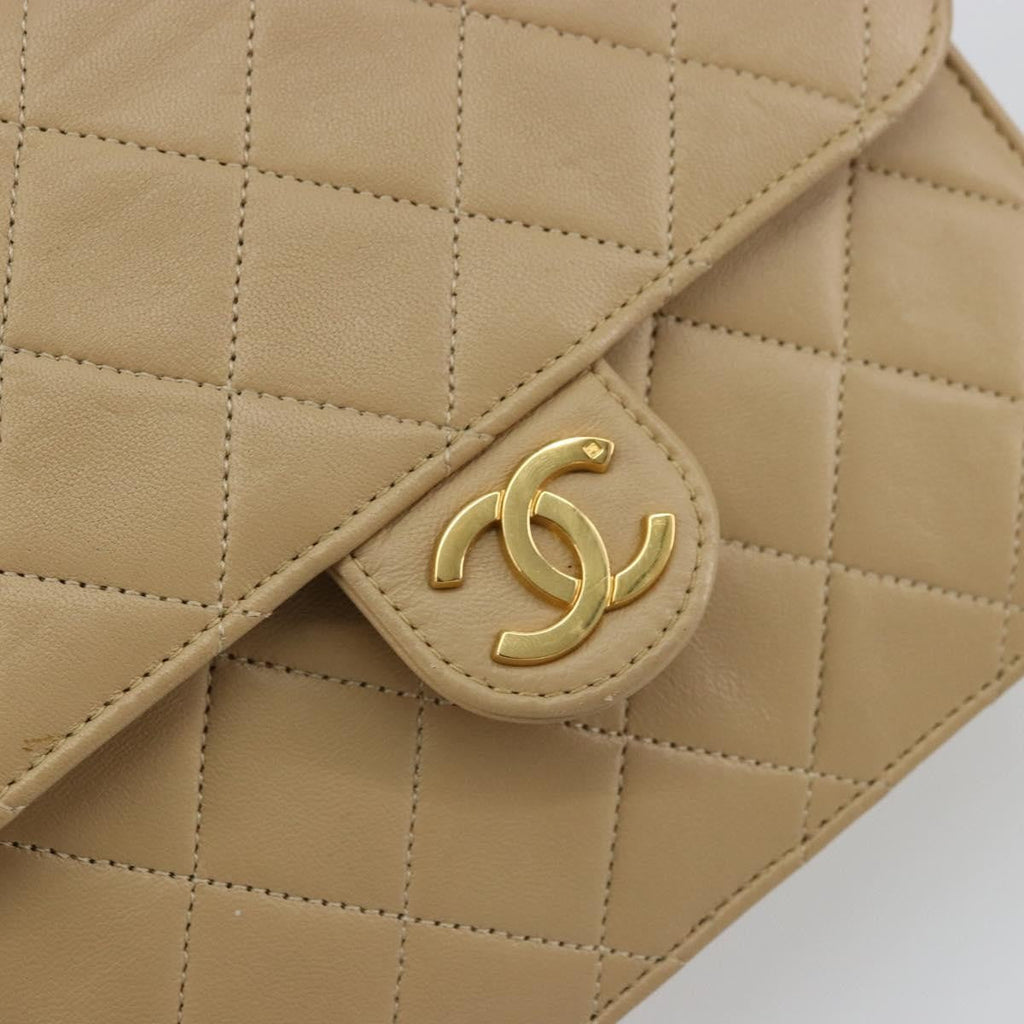 Chanel Vintage Clutch With Chain Quilted Leather Beige Leather Shoulder Bag Bag