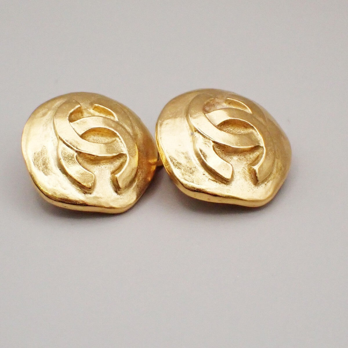 Chanel Vintage Cc Round Clip-On Earrings Metal Gold Gold_Plated Earrings Jewelry