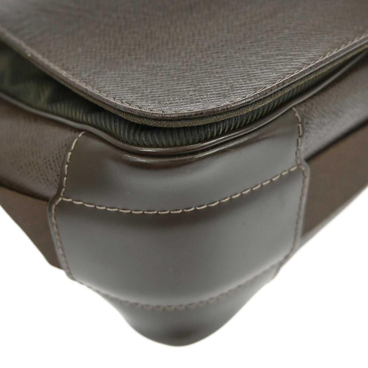 Louis Vuitton Viktor Messenger Bag Taiga Leather Brown Leather Shoulder Bag