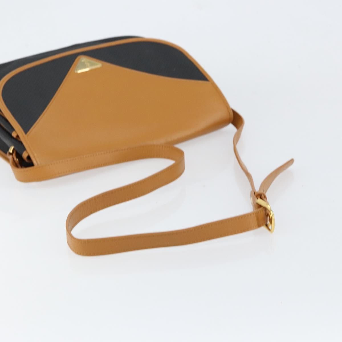 Saint Laurent Vintage Shoulder Bag Leather Beige Leather Shoulder Bag Bag (Pre-Owned)
