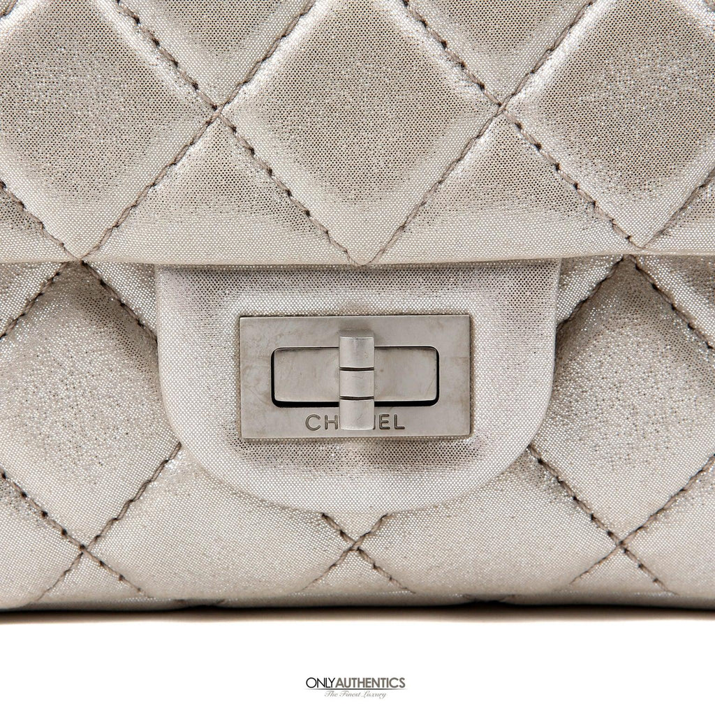 Chanel SiLouis Vuittoner Gold Leather Roll Handle Reissue Clutch