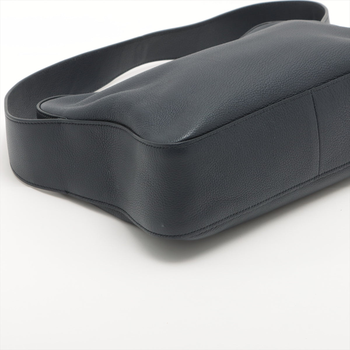 Zipped Shoulder Bag Daino Leather Navy blue