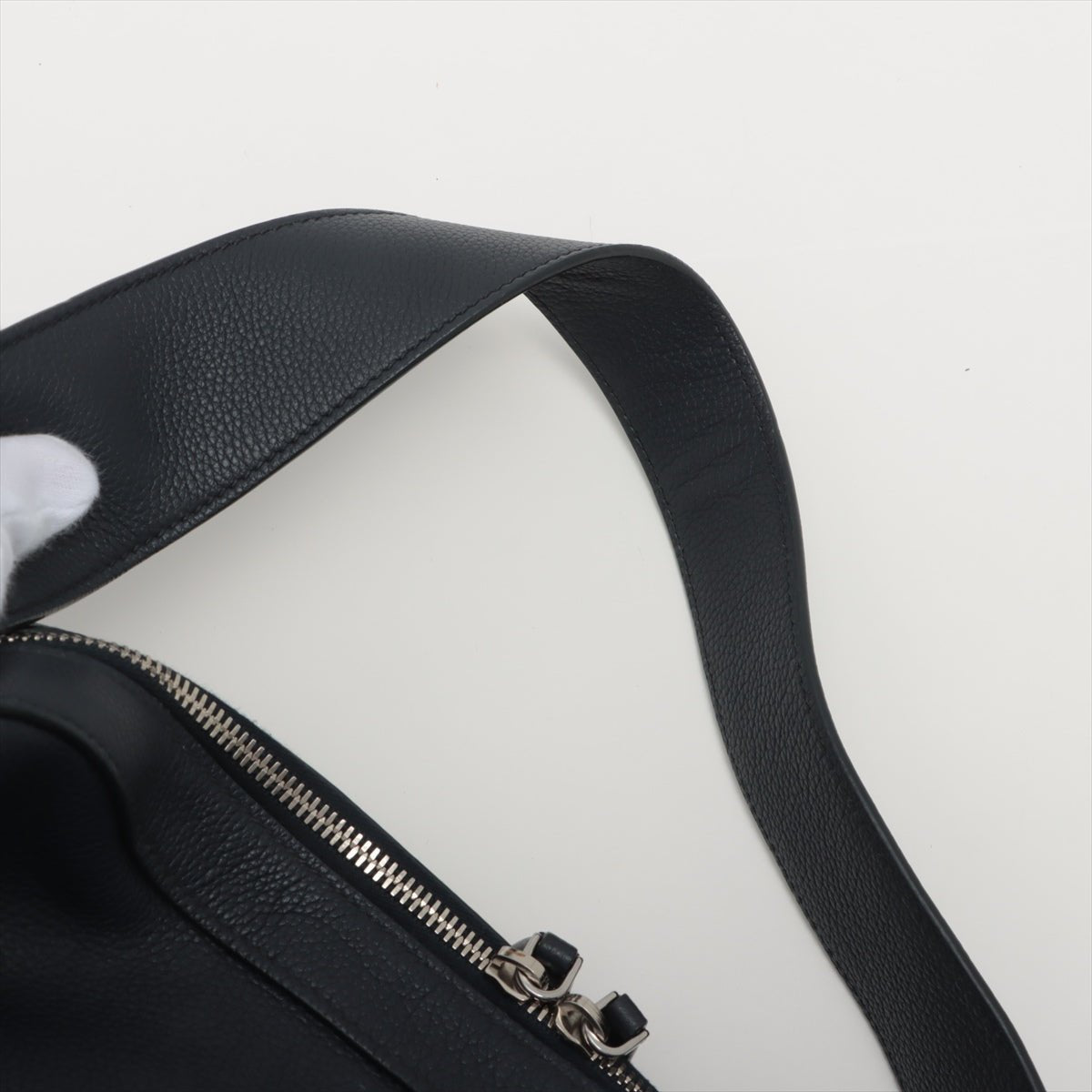 Zipped Shoulder Bag Daino Leather Navy blue