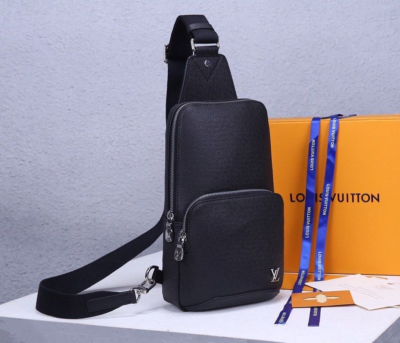 Louis Vuitton Avenue Sling Bag Taiga Black For Men, Bags, Messenger And Crossbody Bags 12.2in/31cm Louis Vuitton M30443