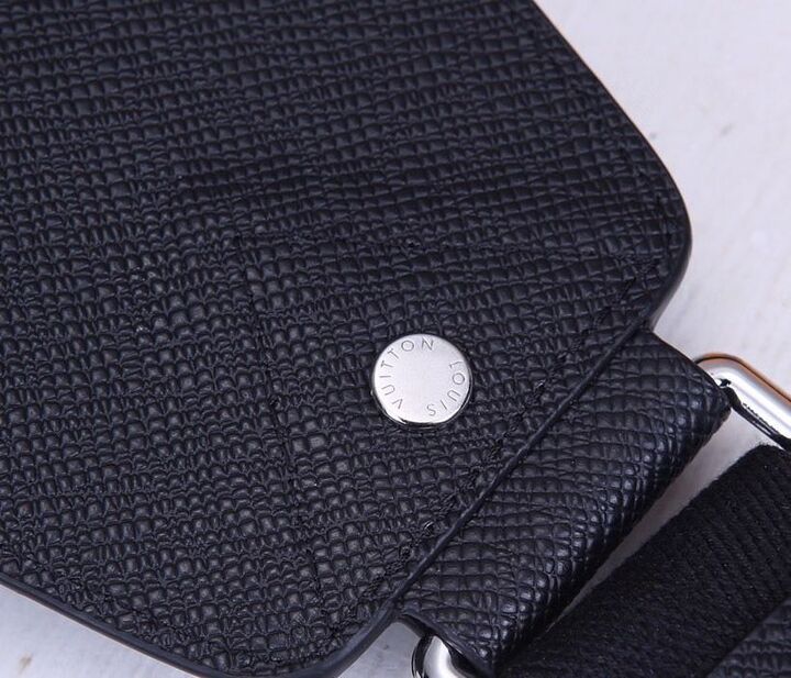 Louis Vuitton Avenue Sling Bag Taiga Black For Men, Bags, Messenger And Crossbody Bags 12.2in/31cm Louis Vuitton M30443