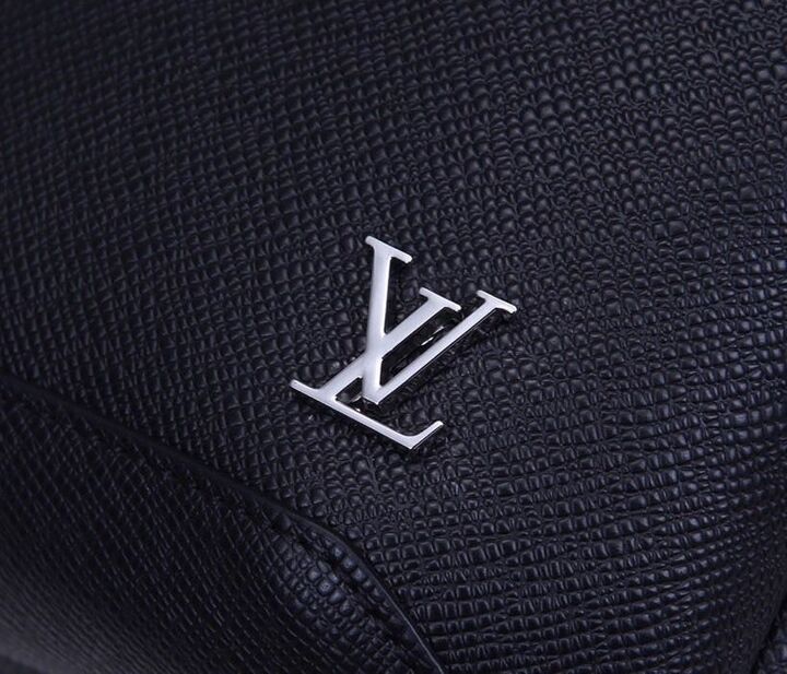 Louis Vuitton Avenue Sling Bag Taiga Black For Men, Bags, Messenger And Crossbody Bags 12.2in/31cm Louis Vuitton M30443