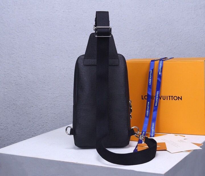 Louis Vuitton Avenue Sling Bag Taiga Black For Men, Bags, Messenger And Crossbody Bags 12.2in/31cm Louis Vuitton M30443