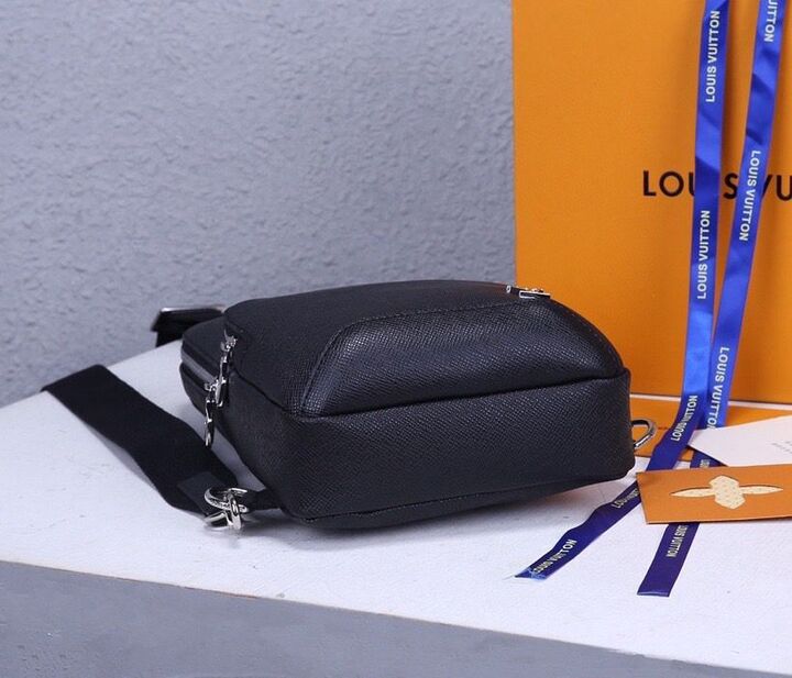 Louis Vuitton Avenue Sling Bag Taiga Black For Men, Bags, Messenger And Crossbody Bags 12.2in/31cm Louis Vuitton M30443