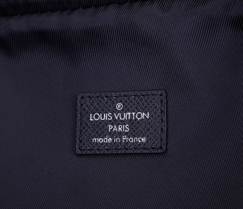 Louis Vuitton Avenue Sling Bag Taiga Black For Men, Bags, Messenger And Crossbody Bags 12.2in/31cm Louis Vuitton M30443